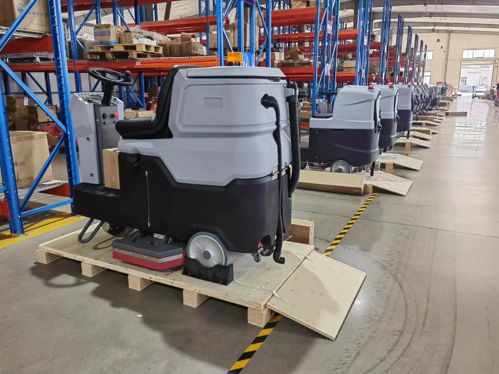 Delivery 1*40"HQ containers Floor scrubber to Russia