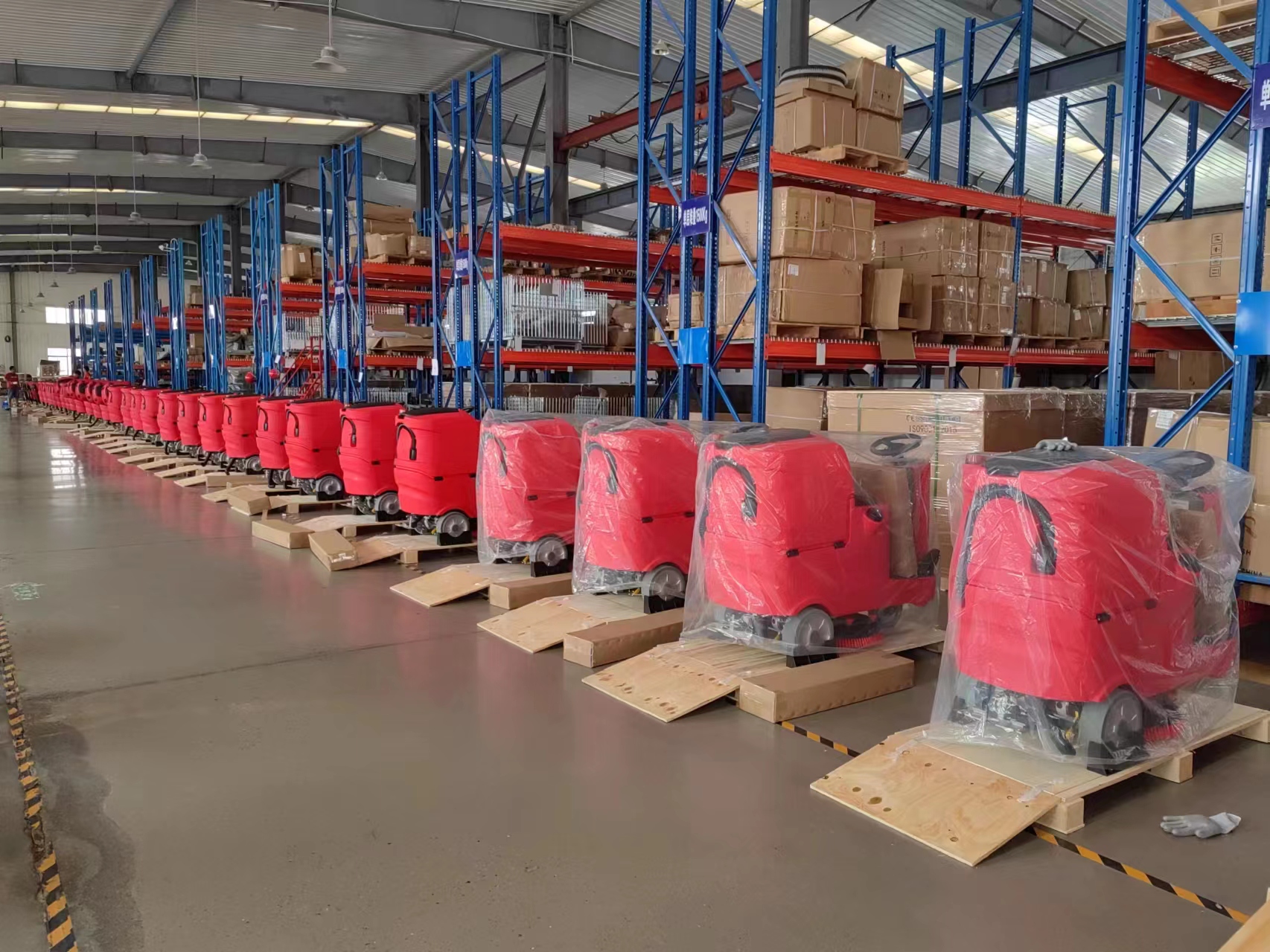 Delivery 2*40"HQ containers Floor scrubber to Malaysia