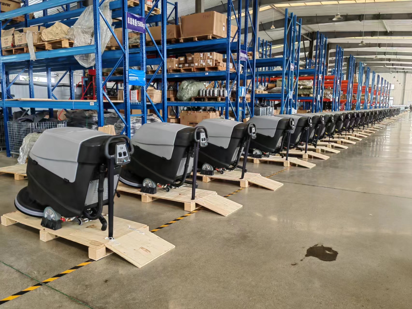 Delivery 2 containers Floor scrubber To Spain