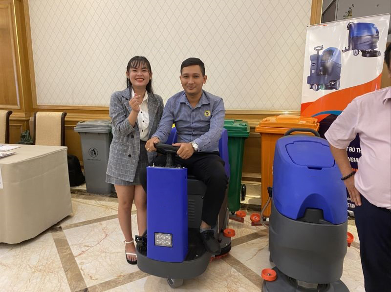 Our scrubber dryers in Vietnam fair.