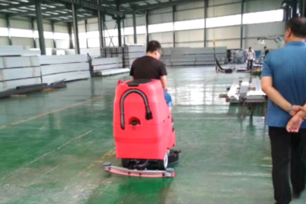 Features of the ride-on scrubber Elton A-9R
